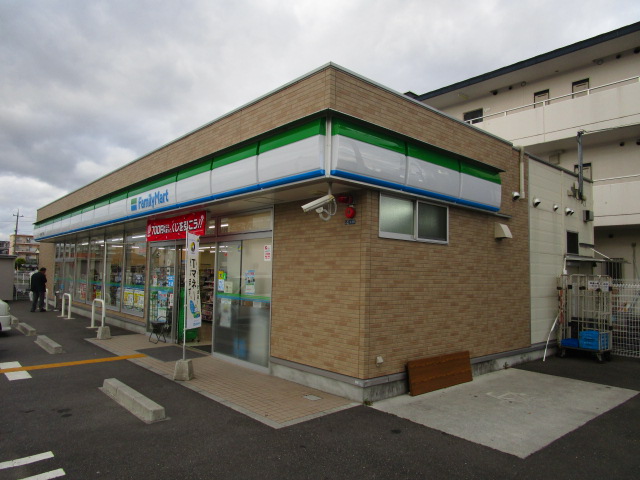 コンビニ　ファミリーマート 栗東小柿十丁目店（コンビニ）まで560m