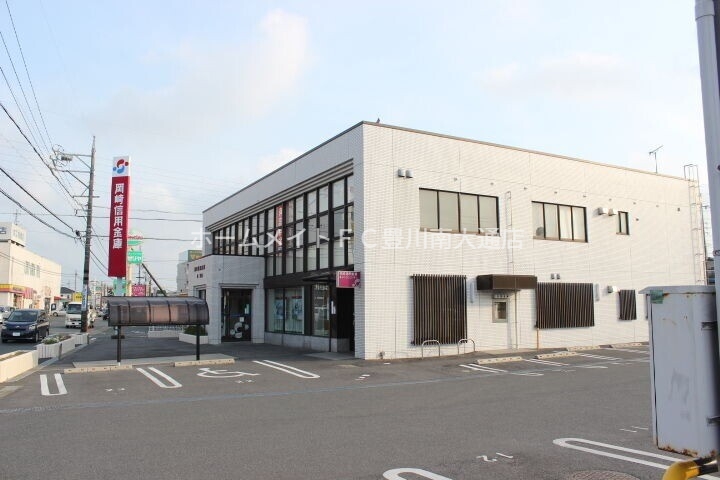 銀行　岡崎信用金庫曙支店（銀行）まで597m