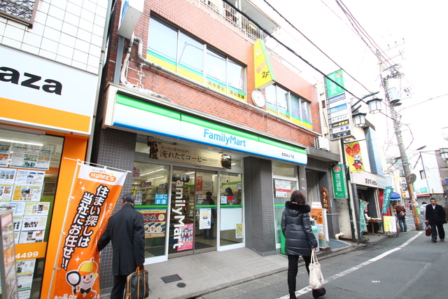 コンビニ　ファミリーマート豪徳寺駅前店（コンビニ）まで633m