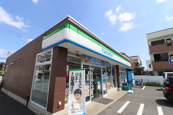 コンビニ　ファミリーマート野田梅郷店（コンビニ）まで400m
