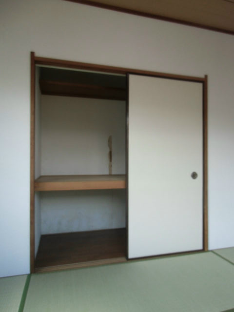 収納　押入