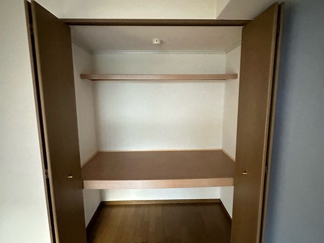 収納　洋室7帖のお部屋にある収納スペースです♪奥行きのある収納スペ
