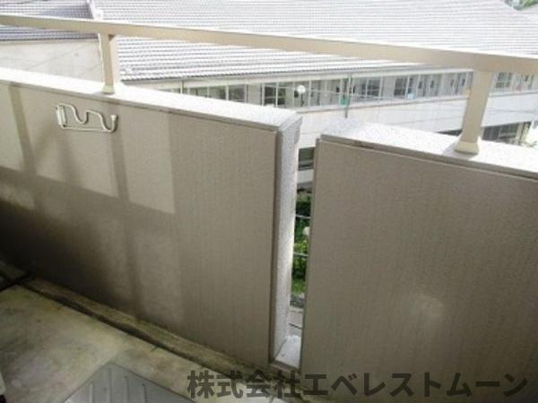 バルコニー　お洗濯にも便利なバルコニー付き