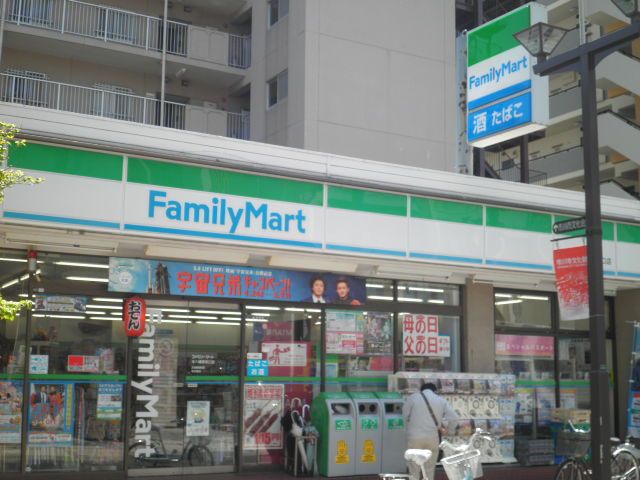 コンビニ　ファミリーマート本八幡駅南口店（コンビニ）まで129m