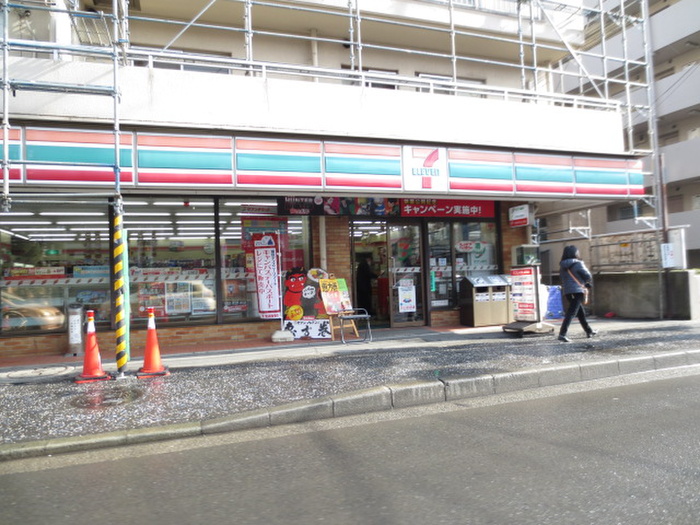 コンビニ　セブンイレブン（コンビニ）まで140m