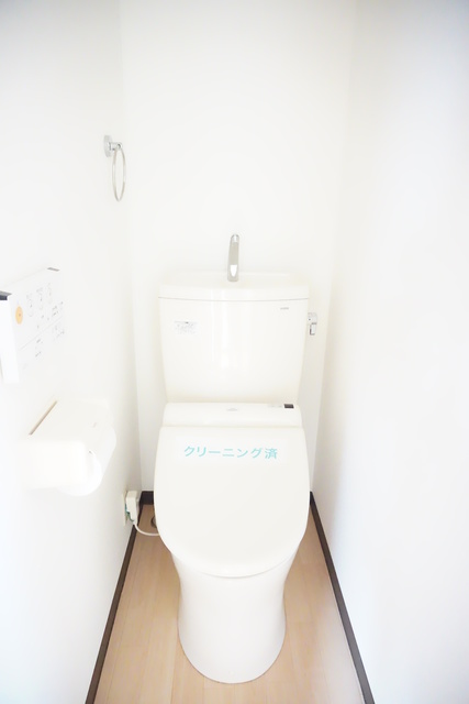 トイレ　白を基調とした空間で清潔感のあるトイレです♪