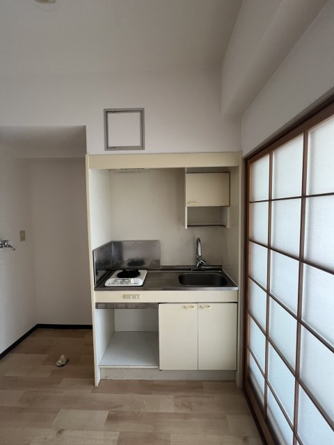 キッチン　同物件別号室の写真です。