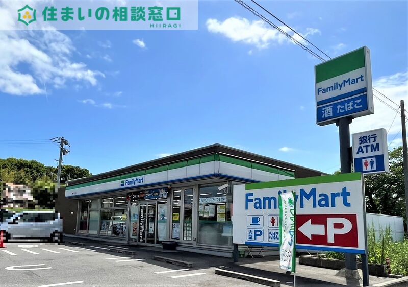 コンビニ　ファミリーマート岡崎インター店（コンビニ）まで570m