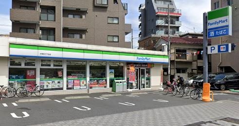 コンビニ　ファミリーマート（コンビニ）まで753m