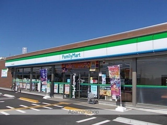 コンビニ　ファミリーマート東松山神明町店（コンビニ）まで300m