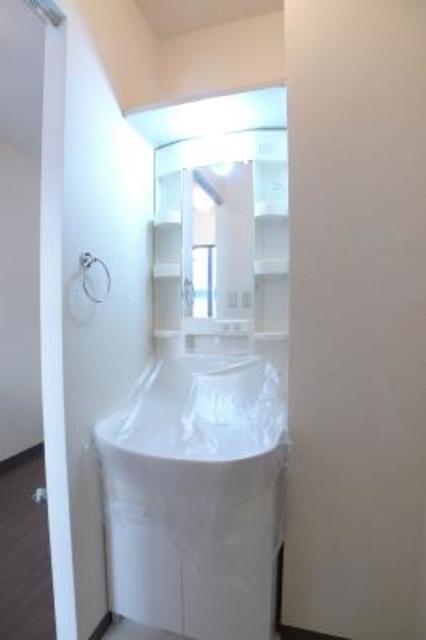 洗面設備　同物件別部屋の写真です。