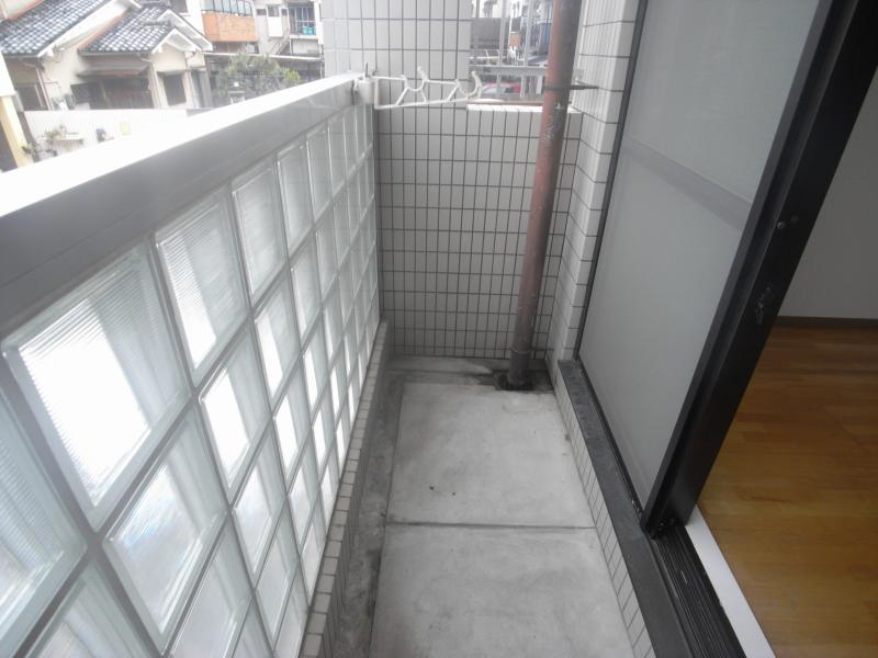 バルコニー　写真は２０３号