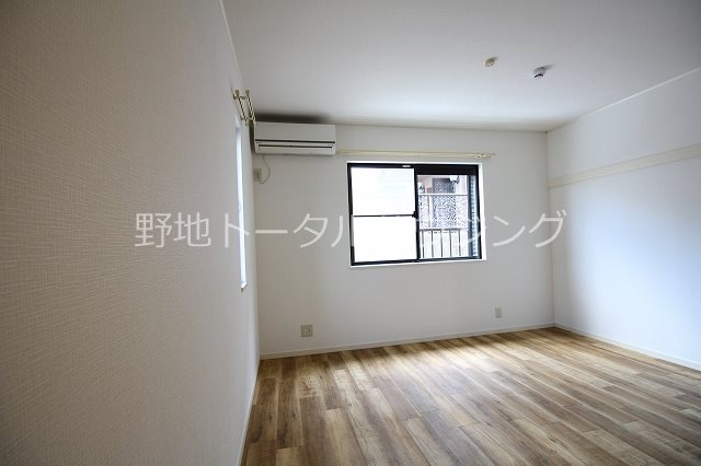 東急東横線 学芸大学駅 徒歩14分 2階建 築28年の居間写真