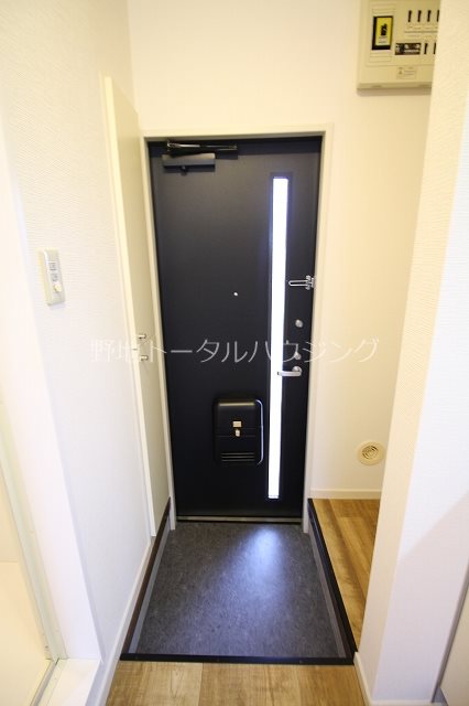 東急東横線 学芸大学駅 徒歩14分 2階建 築28年の玄関写真