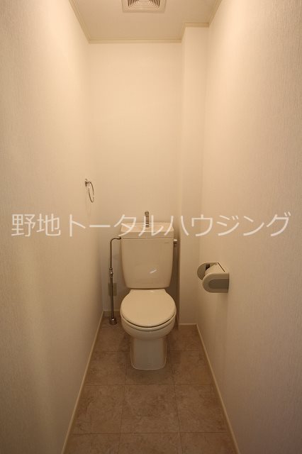 東急東横線 学芸大学駅 徒歩14分 2階建 築28年のトイレ写真