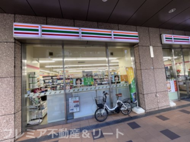 コンビニ　セブンイレブン 港区三田1丁目店（コンビニ）まで605m