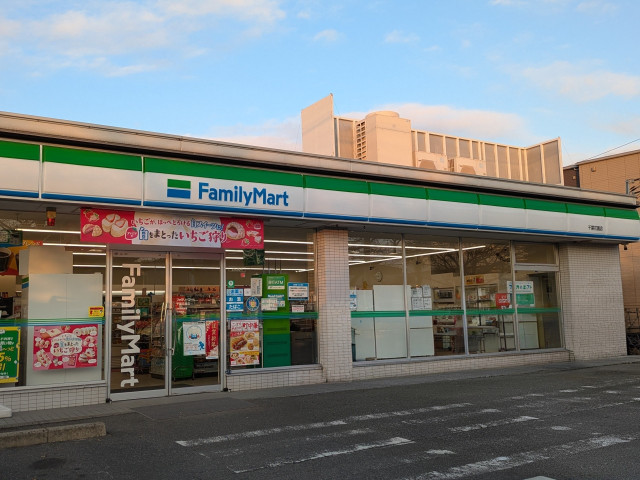 コンビニ　ファミリーマート　千葉花園店（コンビニ）まで450m