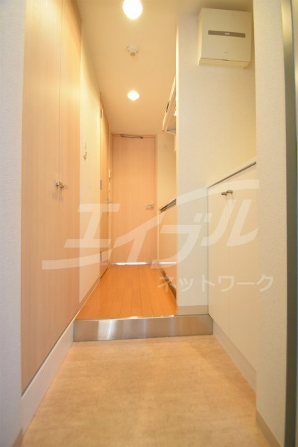 ファミーユ千里山西の玄関写真