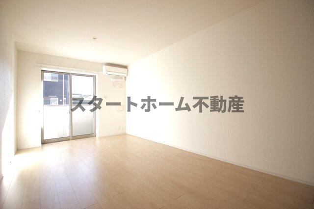 居室・リビング　こちらのリビングで趣味の時間をお楽しみください