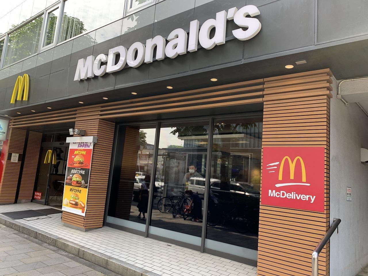 飲食店　マクドナルド青山店（飲食店）まで528m