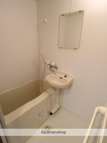 ＪＲ東海道本線 戸塚駅 バス乗車時間：8分 最寄りバス停で下車 徒歩2分 3階建 築36年の風呂写真