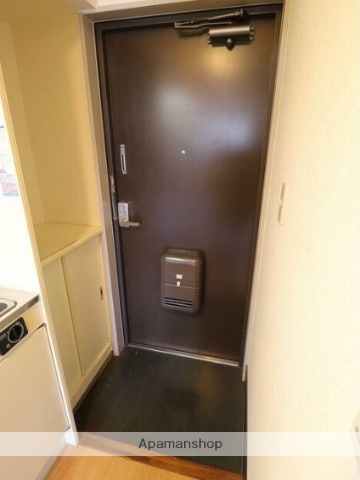 ＪＲ東海道本線 戸塚駅 バス乗車時間：8分 最寄りバス停で下車 徒歩2分 3階建 築36年の玄関写真