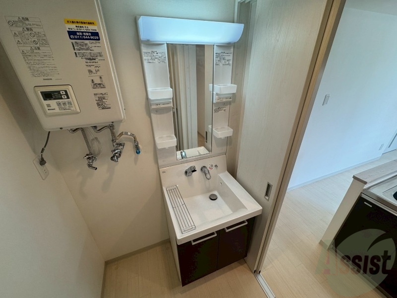 洗面設備　こちらに洗面台があります。朝の洗顔はこちらで。