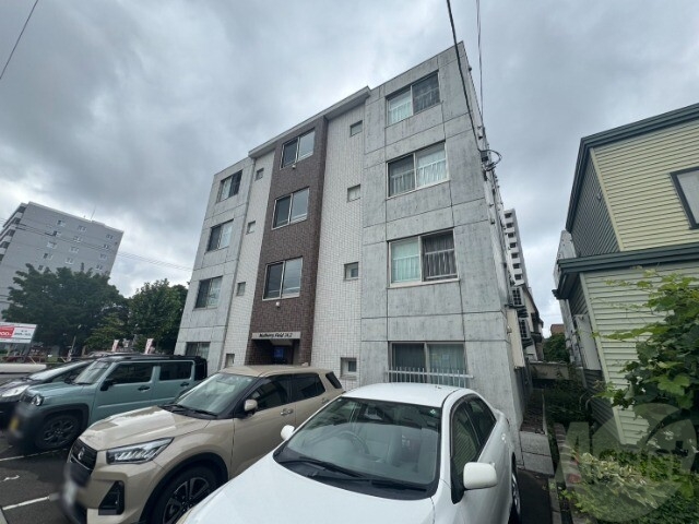 建物外観　札幌市北区北２４条西「ＭｕｌｂｅｒｒｙＦｉｅｌｄ２４．２」」