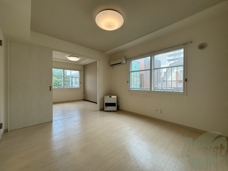 居室・リビング　広くてキレイなお部屋が広がっていて、充実した生活が送れそう。