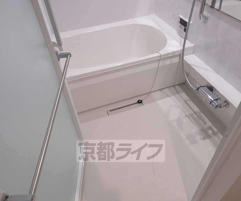 バス・シャワールーム　広々としたお風呂です