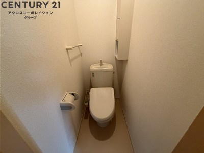 トイレ　温水洗浄便座付きのトイレです♪