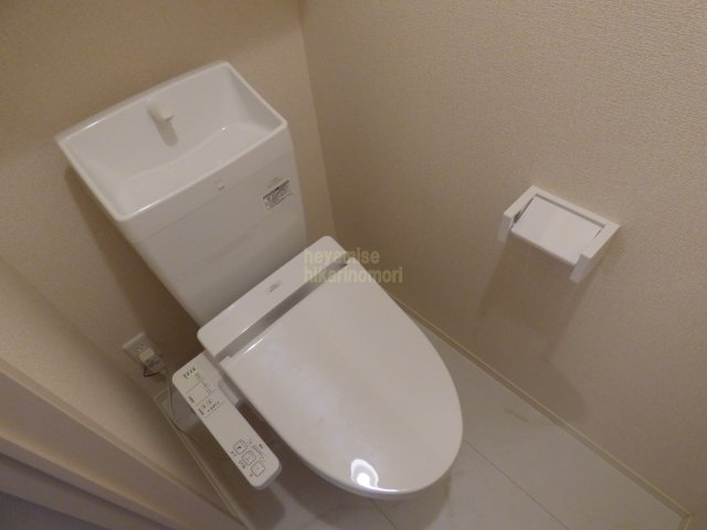 トイレ　※写真は別号室