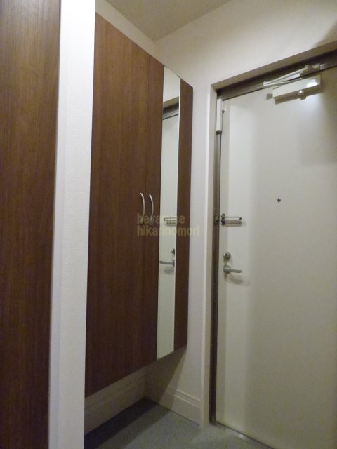 玄関　※写真は別号室