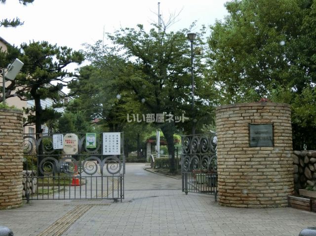 小学校　芦屋市立宮川小学校（小学校）まで1951m