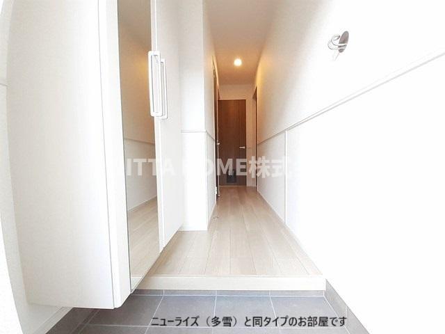 玄関　【完成イメージ】全身ミラー付きのシューズボックスが付いていま