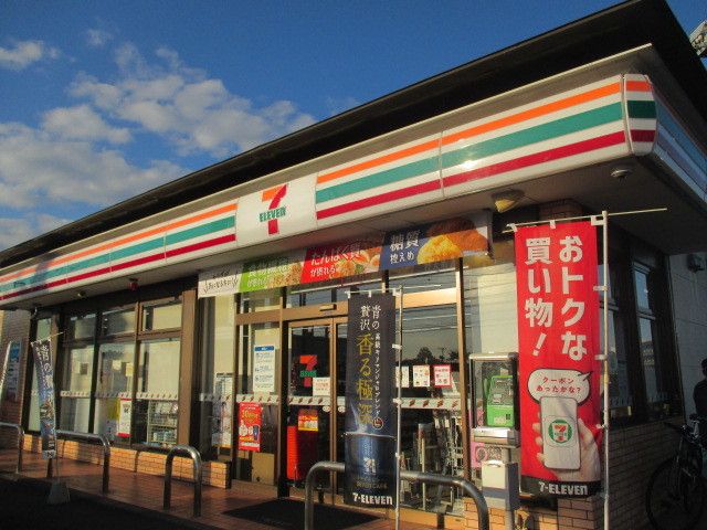 コンビニ　セブン-イレブン 鹿沼茂呂南店（コンビニ）まで550m