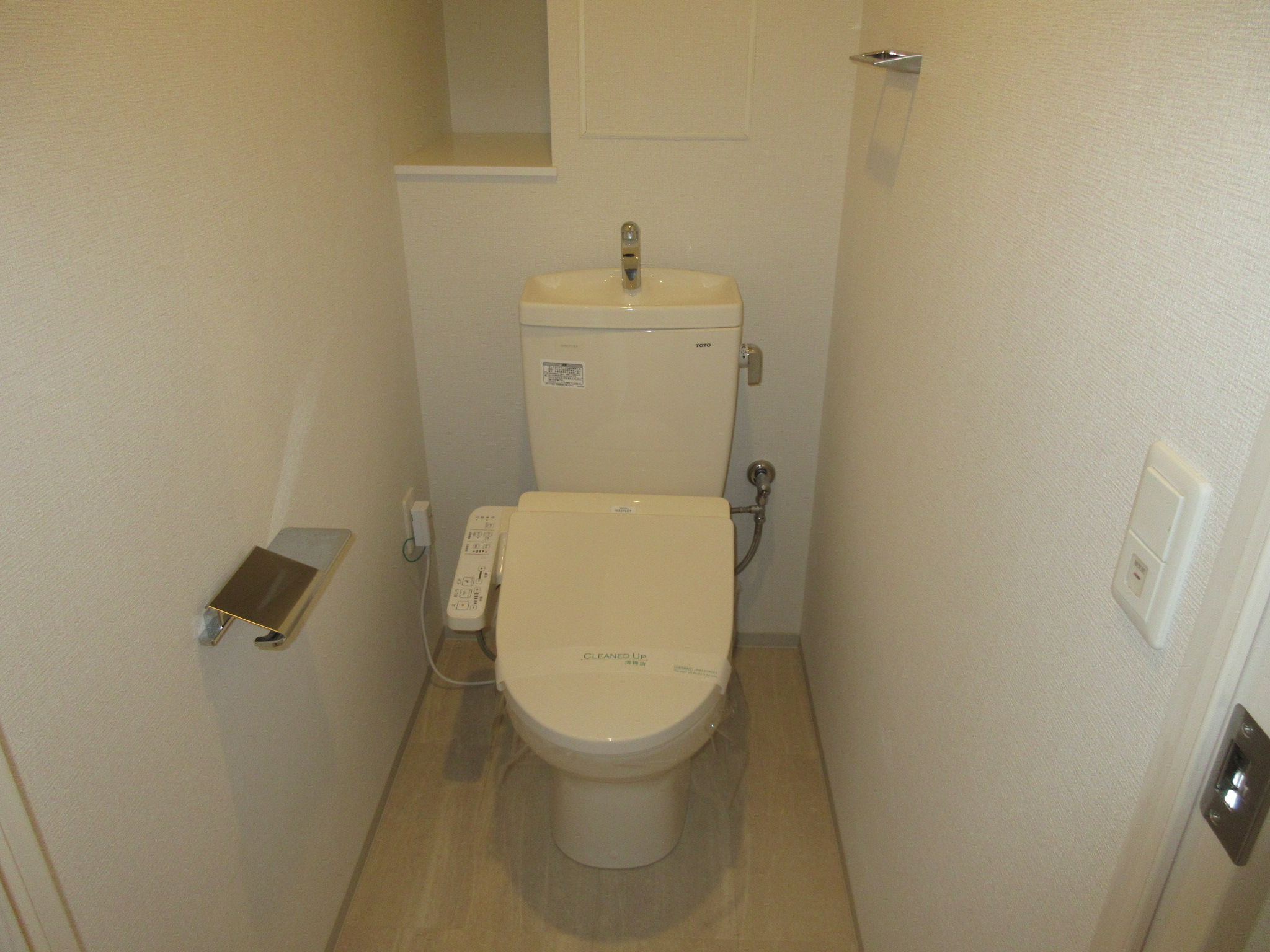 ＪＲおおさか東線 新加美駅 徒歩10分 8階建 築4年のトイレ写真