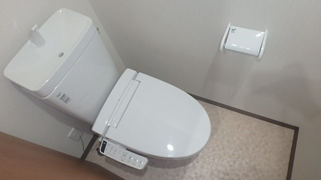 地下鉄千日前線 野田阪神駅 徒歩6分 3階建 築7年のトイレ写真