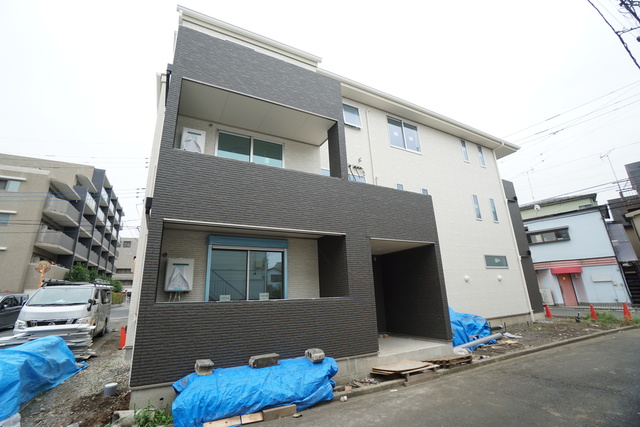 建物外観　※建築中