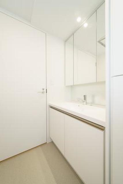 洗面設備　※写真は同タイプ住戸です。