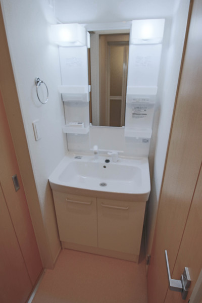 洗面設備　同じ建物の別のお部屋