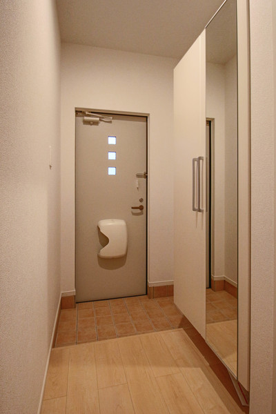 玄関　同じ建物の別のお部屋