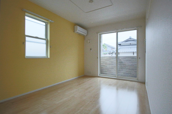 居室・リビング　同じ建物の別のお部屋