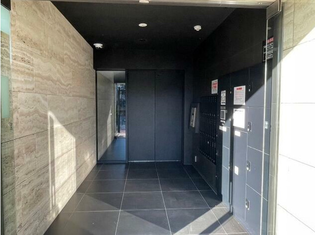 エントランス　建物の共有部分です。