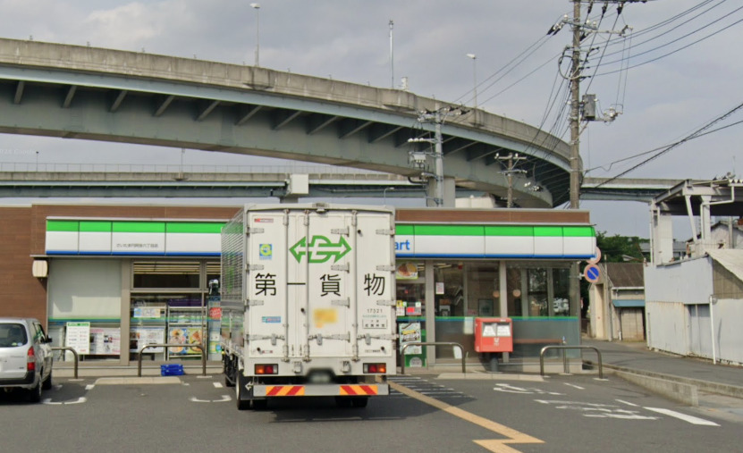 コンビニ　ファミリーマート さいたま円阿弥六丁目店（コンビニ）まで226m