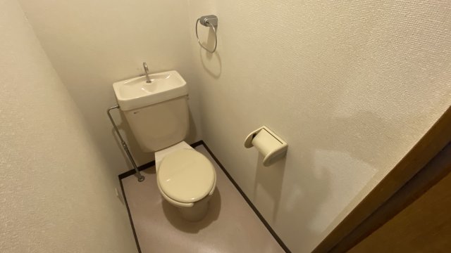 トイレ　写真は同マンションの他のお部屋です