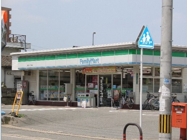 コンビニ　ファミリーマート多の津一丁目店（コンビニ）まで249m