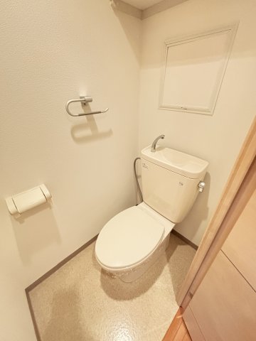 ＪＲ東海道本線 新大阪駅 徒歩3分 15階建 築22年のトイレ写真