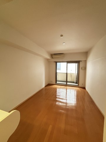 ＪＲ東海道本線 新大阪駅 徒歩3分 15階建 築22年の居間写真