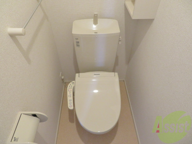 トイレ　ウォシュレット機能がついたトイレです。安心して使用できますね